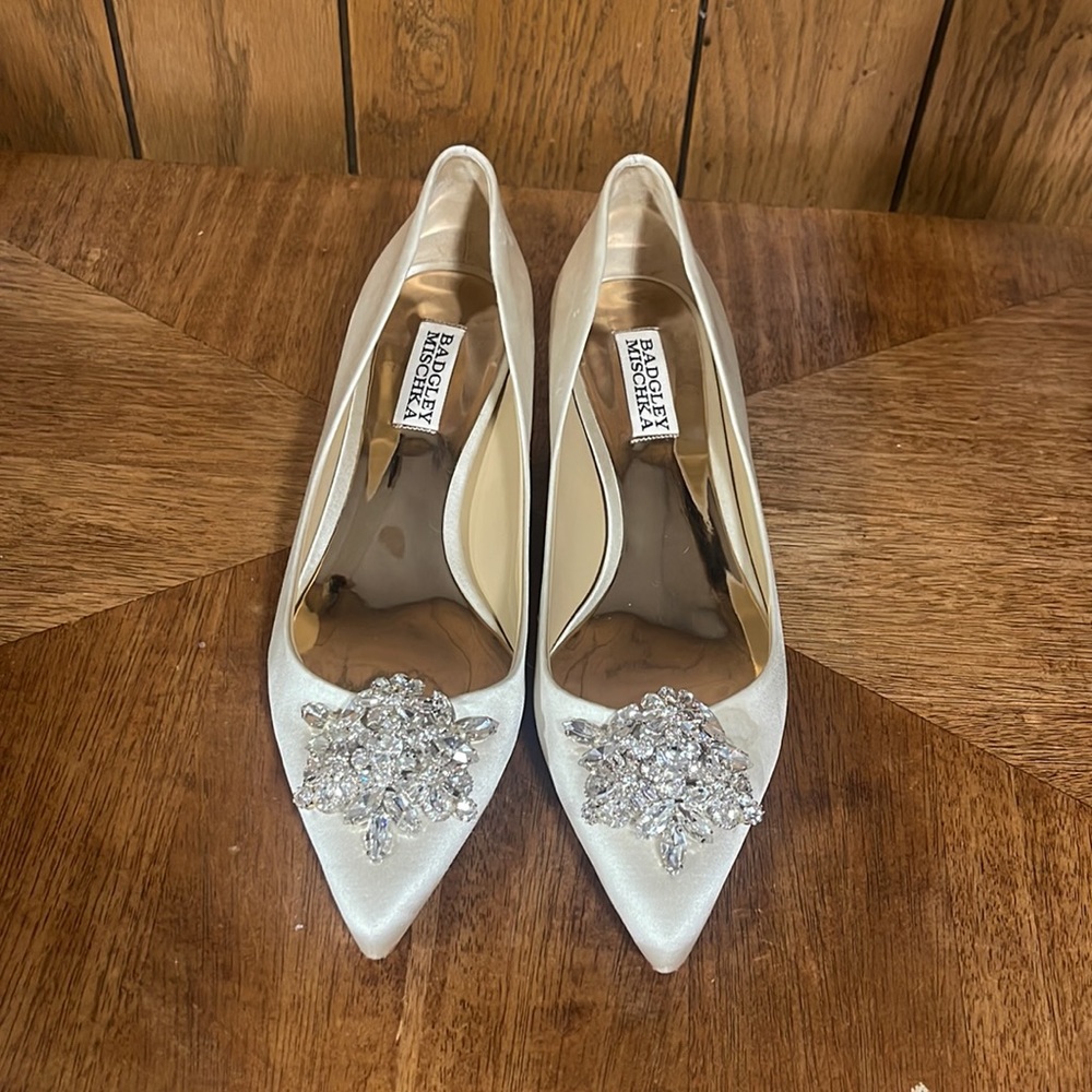 Bagdely Mischka Vail Embellished Kitten Heel Pump - Picture 16 of 16